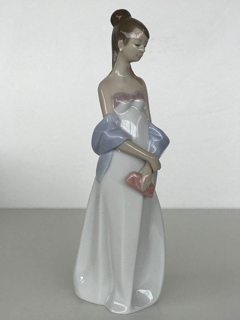 Nao Sweet Elegance 10 14 High Porcelain Sculpture - Image 2