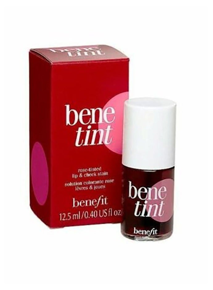 أحمر شفاه وردي غير لامع مع صبغة الخدود