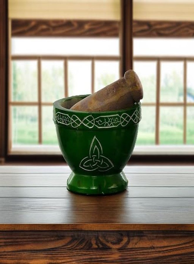 هاون ومدقة من حجر الصابون الأخضر من نيو إيج سورس، بتصميم تريكيترا. - Image 3