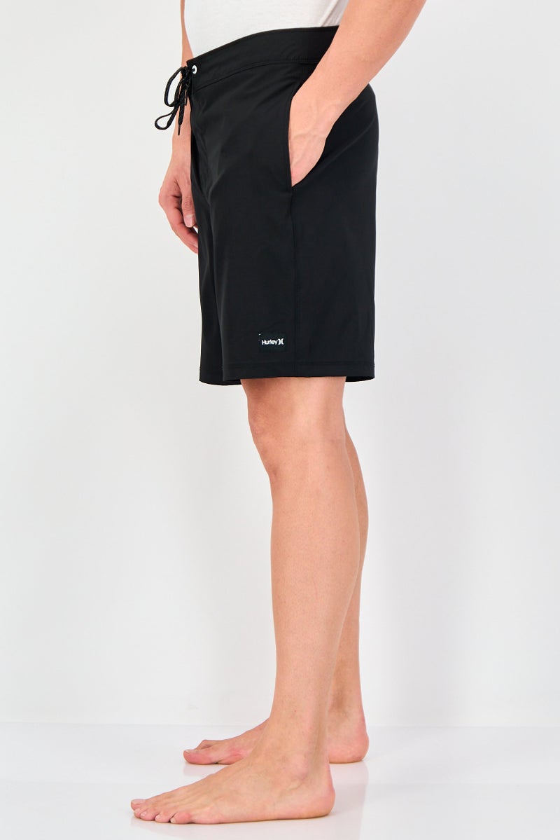 Hurley شورتات سباحة للرجال بشعار العلامة التجارية، أسود - Image 2