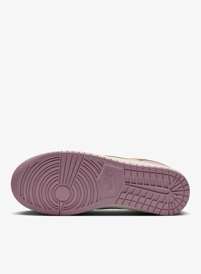 Jordan Red Women's Air Jordan Skyline Low Shoes for Women | Best Price UAE