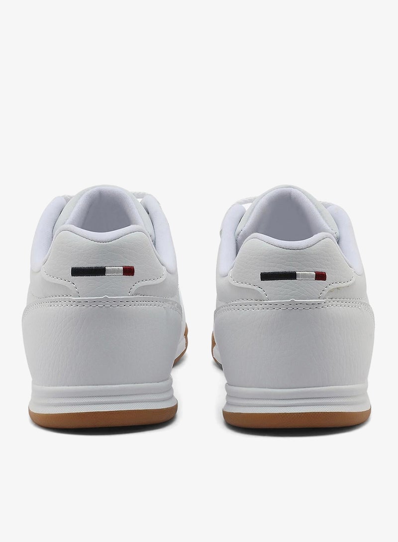 يو اس بولو اسن أحذية رياضية نسائية بيضاء قصيرة بنعل مسطح بتصميم رباط خفيف مريح للاستخدام اليومي - Image 4