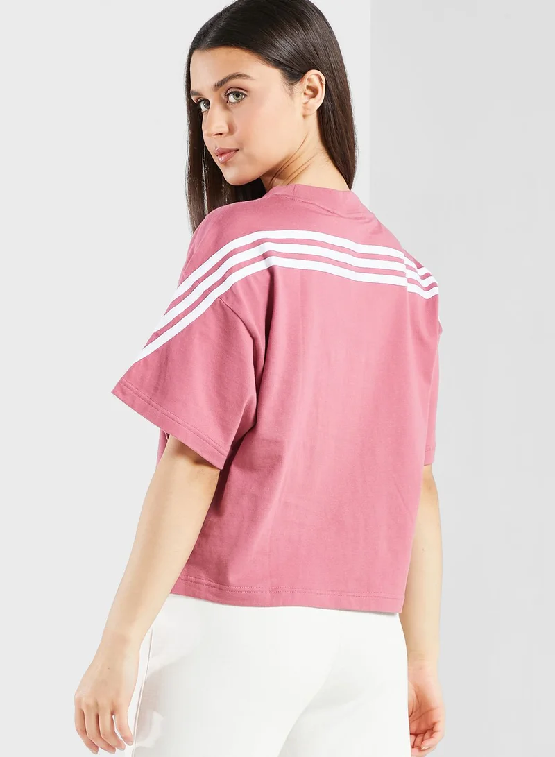 adidas تيشيرت مزين بخطوط الماركة