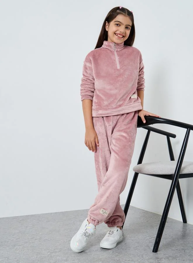 ستايلي مجموعة من جوغر وسويت شيرت بفرو صناعي ونصف سحَّاب غلق