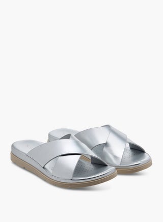 Women's Solid Slip-On Cross Strap Sandals - pzsku/Z526E7550AA645D694FE8Z/45/1746214377/094964b0-d706-45dd-aa12-ed09c198d708