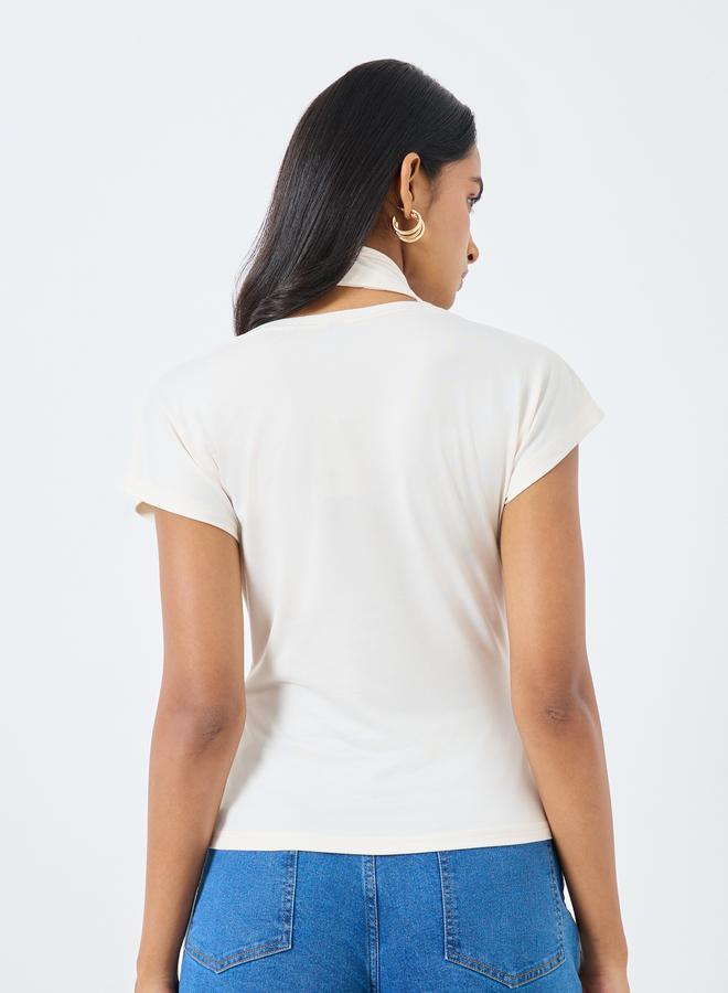 تايك تو بلوزة بياقة مًنسدلة مع تفاصيل وشاح - Image 4