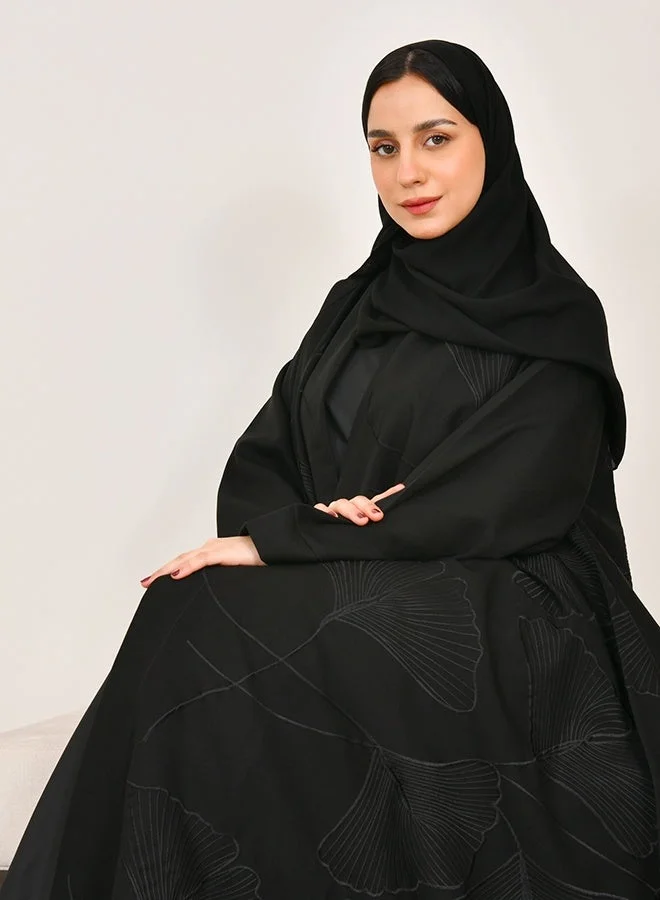 عبايات حوراء عباية لف كلوش بتطريز اسود انيق على كامل العباية