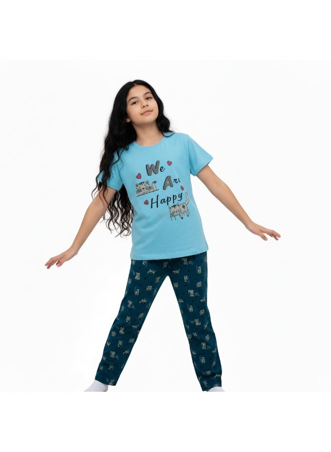 جوانا طقم بيجاما بناتي بطبعة نحن سعداء، قميص بأكمام قصيرة وبنطال طويل، أزرق - Image 1