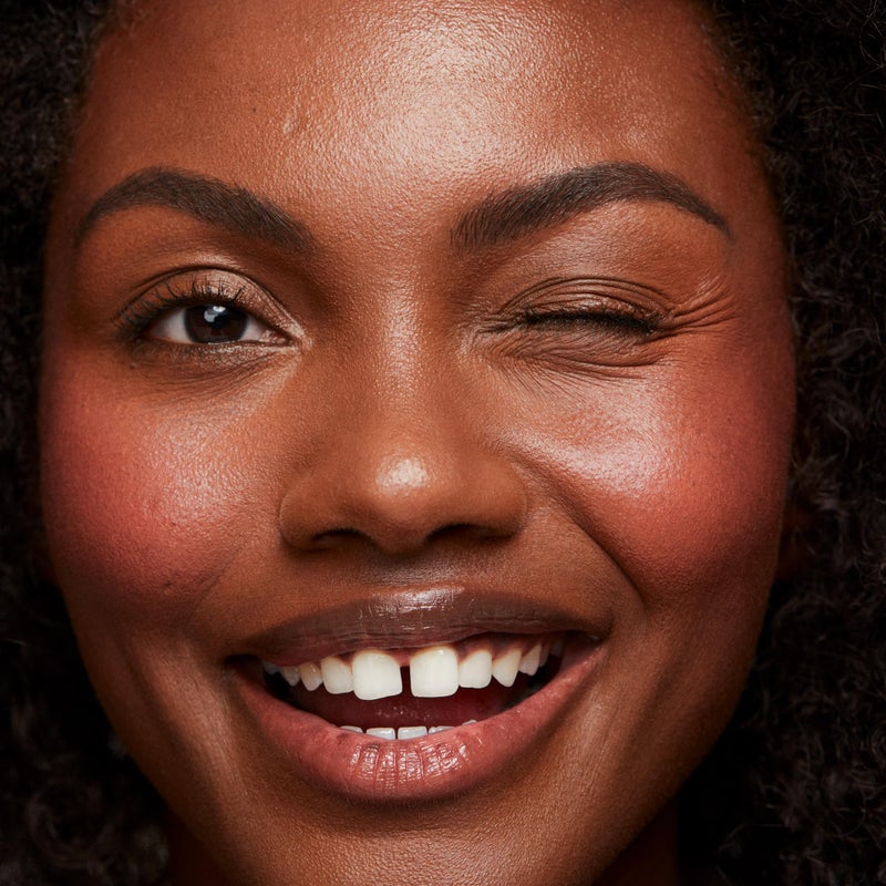 Saie بلوش سائل ديو للخدود - عصا بلوش كريمي مرطب بتركيبة قابلة للدمج + البناء - تينت خدود رطب مدعوم بالعناية بالبشرة للحصول على توهج طبيعي - عنصر أساسي لمكياج متألق - كيوتي (0.40 أونصة) - Image 5