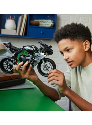 Technic Kawasaki Ninja H2R Motorcycle Toy Vehicle 42170 (Age 10+, 643 Pieces) - view 5