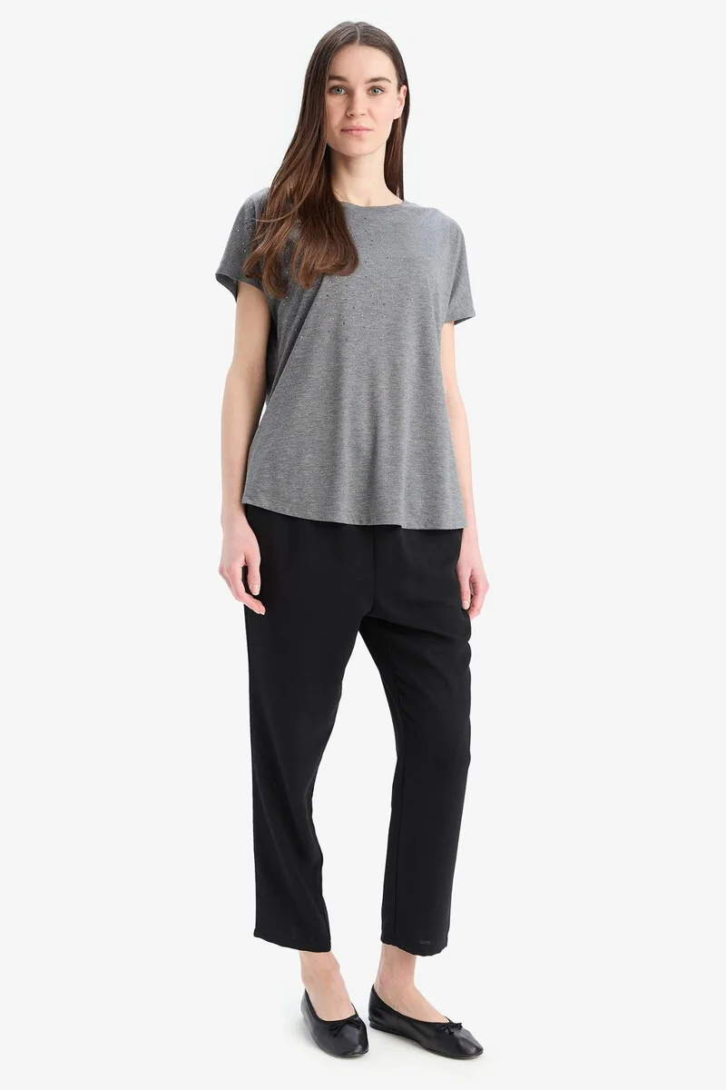 ديفاكتو Traditional Crew Neck Short Sleeve T-Shirt