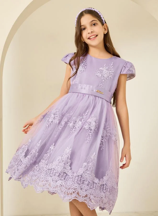 ستايلي فستان شبكي مطرز