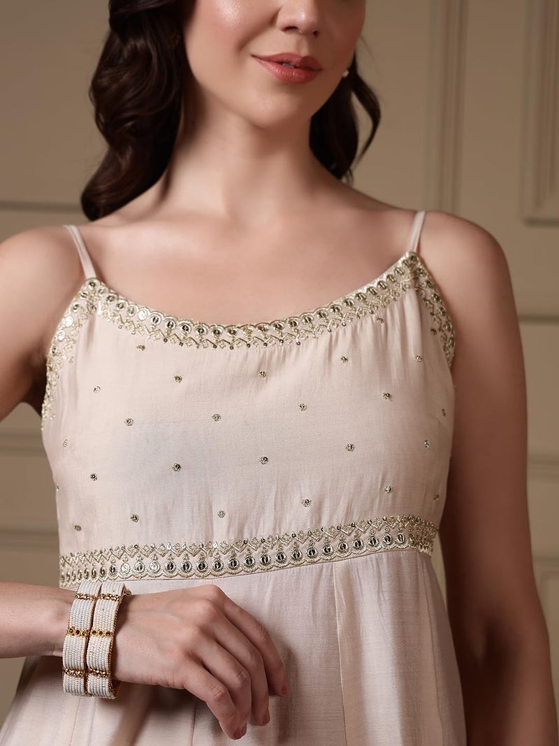 FIORRA طقم كورتا A-Line من FIORRA للنساء بلون أبيض فاتح من فسكوز تشاندي مزين بالتطريز مع دوباتا - Image 4