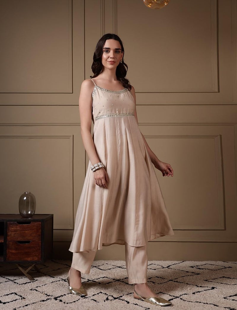 FIORRA طقم كورتا A-Line من FIORRA للنساء بلون أبيض فاتح من فسكوز تشاندي مزين بالتطريز مع دوباتا - Image 3