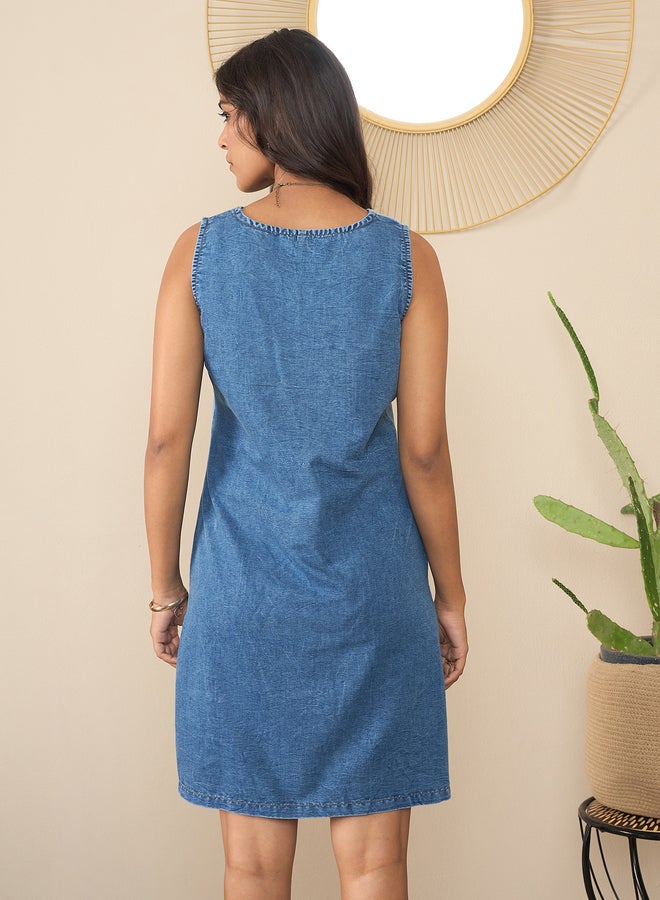 ستايل ستون فستان جينز قصير بدون أكمام أزرق من ستايل ستون بتطريز مرقع - Image 3