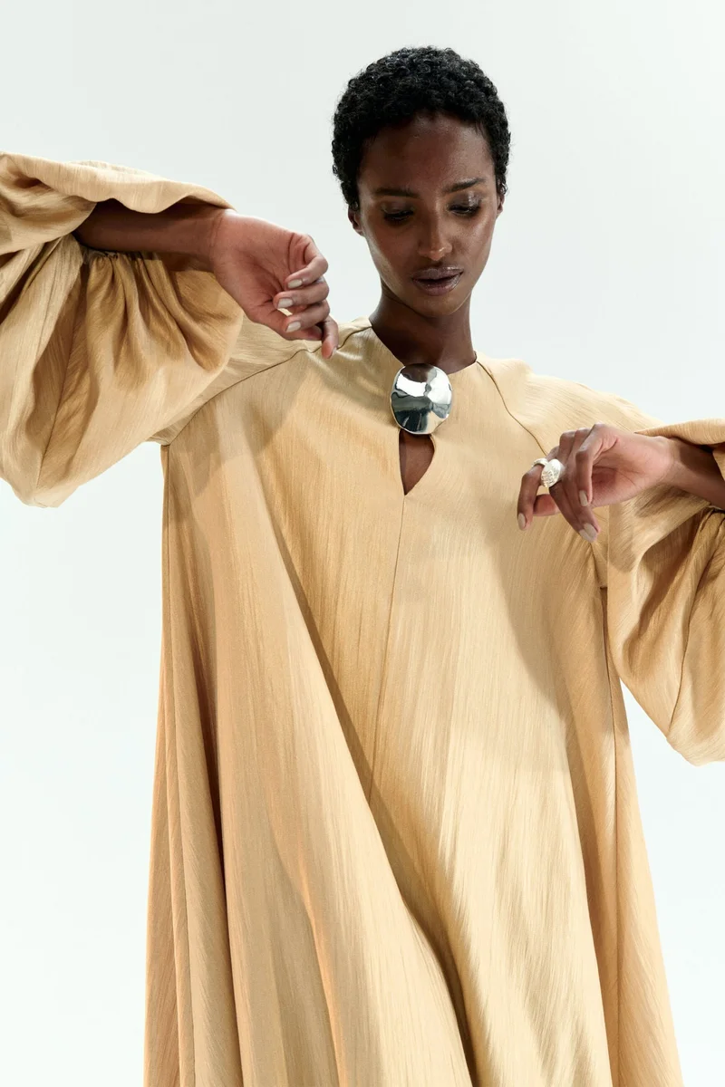 اتش اند ام فستان بتفاصيل معدنية