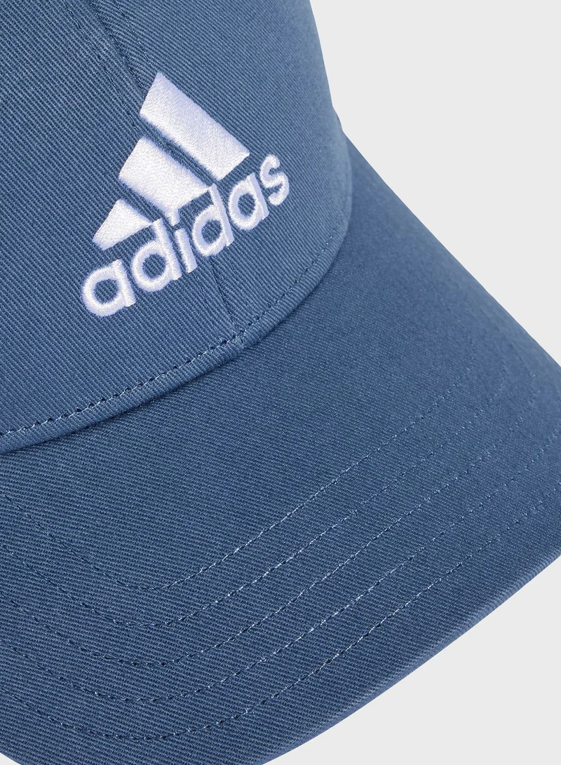 adidas كاب من نسيج التويل القطني مزين بطبعة شعار العلامة التجارية