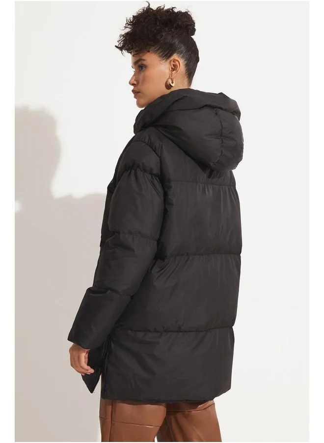 JUNE June Puffer Coat Black