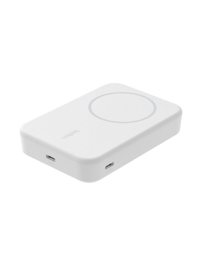 بيلكين الشاحن المحمول BoostCharge Pro من Belkin بقدرة 10000 مللي أمبير في الساعة مزود بتقنية Qi2؛ متوافق مع MagSafe + مسند مدمج ممتد – لـ iPhone 15 و15 Plus و15 Pro و15 Pro Max وiPhone 14 والمزيد - أبيض 10000 mAh - Image 2