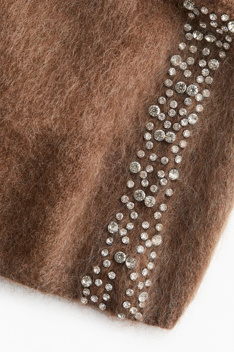 اتش اند ام شورت ميني مزخرف بأحجار الرايون