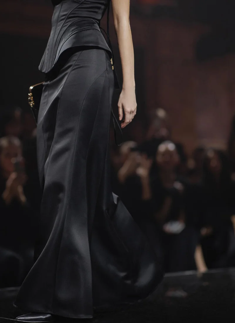 Lichi Maxi skirt with a tight fit on the hips