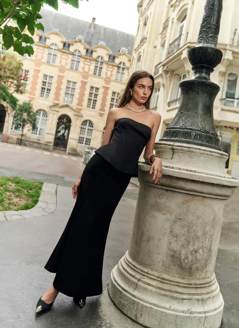 Lichi Maxi skirt with a tight fit on the hips