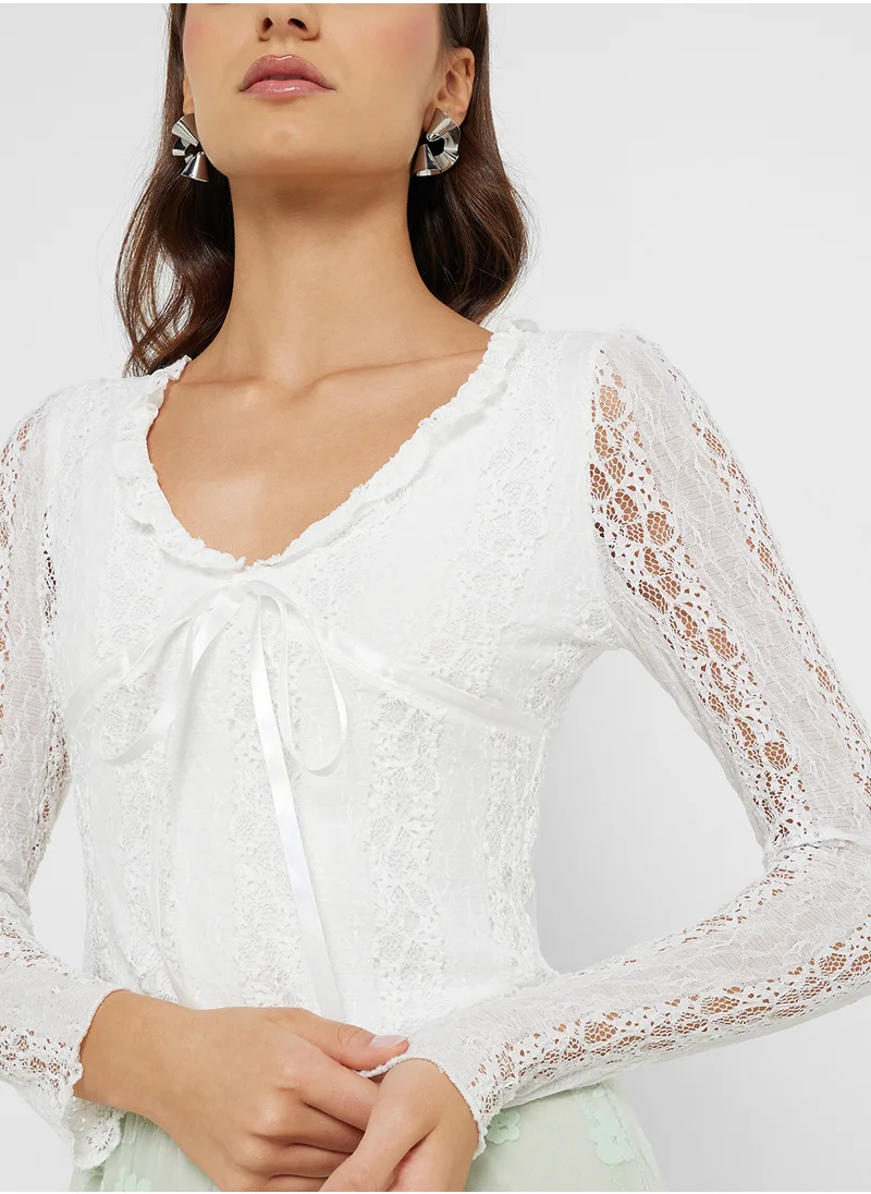 جينجر Lace Plunge Neck Blouse