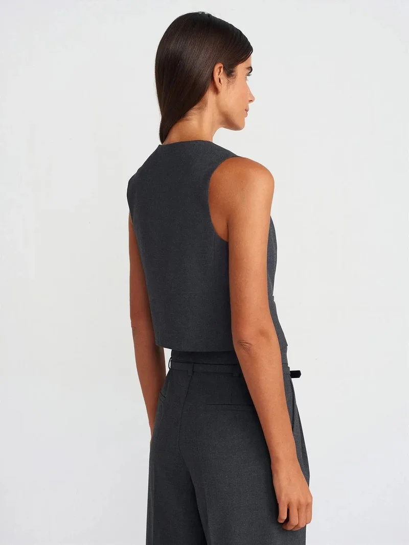 Dilvin Dilvin Crop Crepe Waistcoat With Button Closure