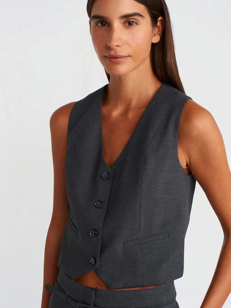Dilvin Dilvin Crop Crepe Waistcoat With Button Closure