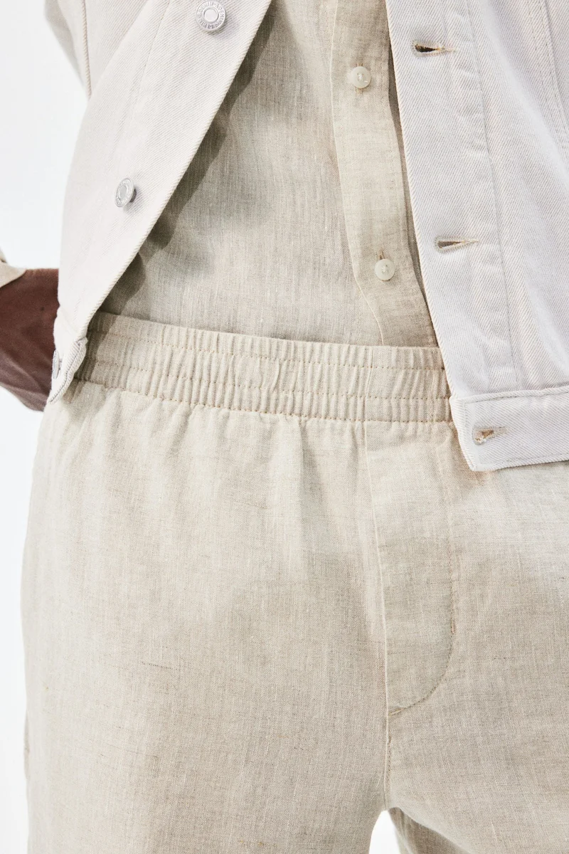 اتش اند ام شورت من الكتان بقصة عادية