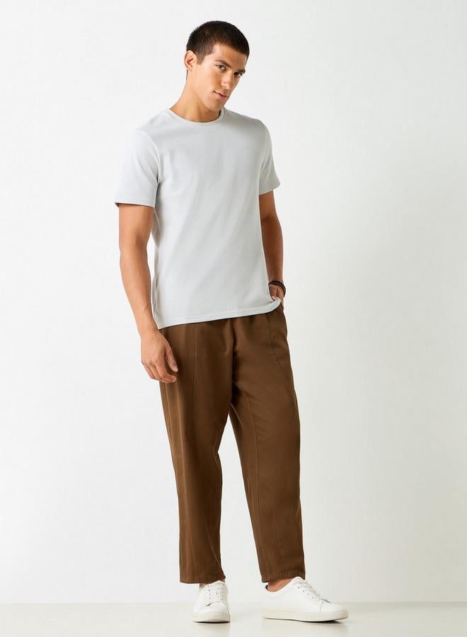 ايكونيك تيشيرت بارز الملمس بياقة ضيّقة وأكمام قصيرة من آيكونيك - Image 2