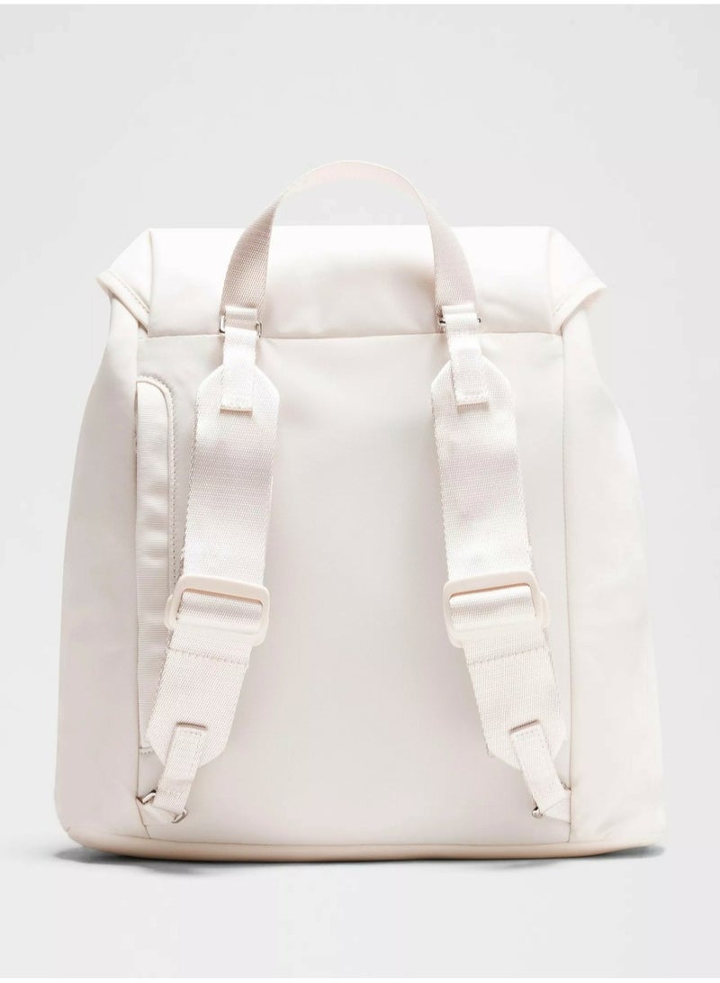 لولوليمون حقيبة ظهر للنساء بحبل سحب، حقيبة دلو للمدرسة والرياضة واللياقة البدنية - بيضاء - Image 3