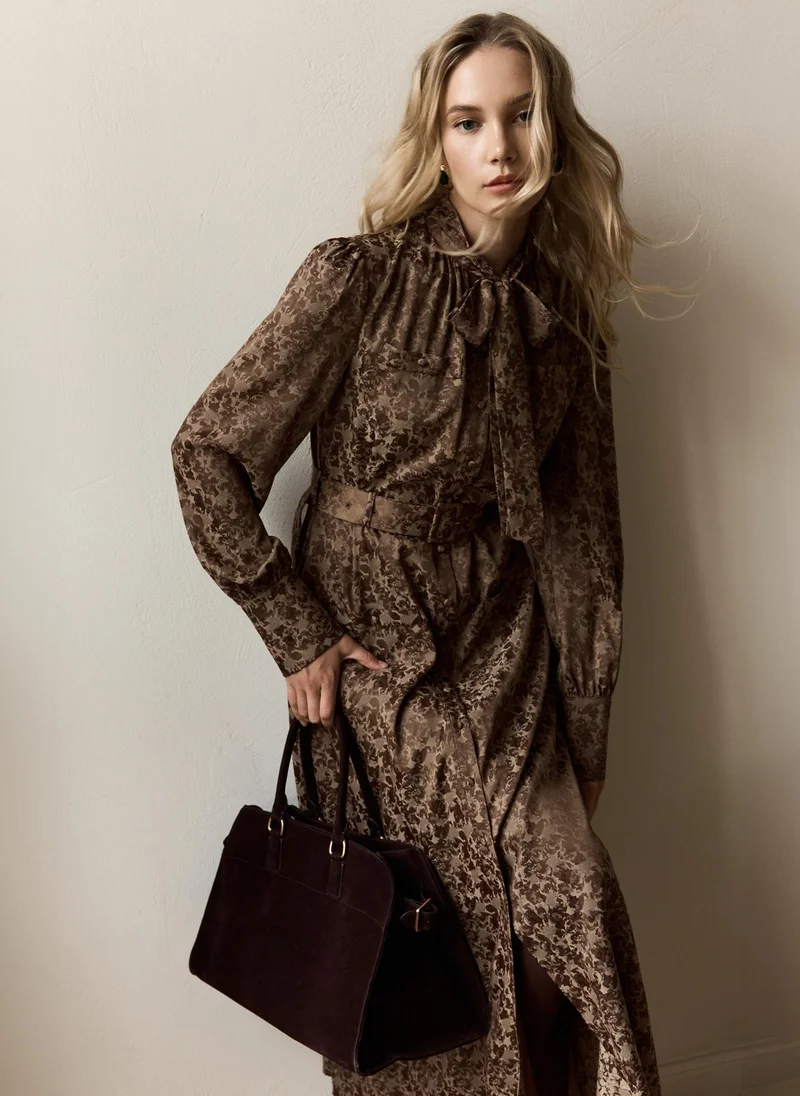 Lichi Midi dress with collar bow and tonal belt