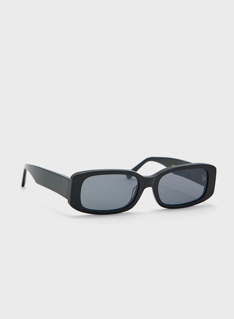 MESSYWEEKEND Roxie Sunglasses
