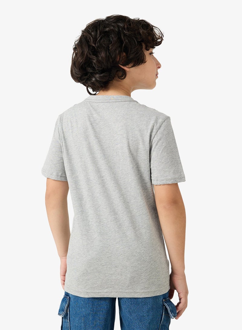 تومي هيلفيغر طقم قطعتين تي شيرت برقبة دائرية بطبعة شعار للأطفال - Image 3