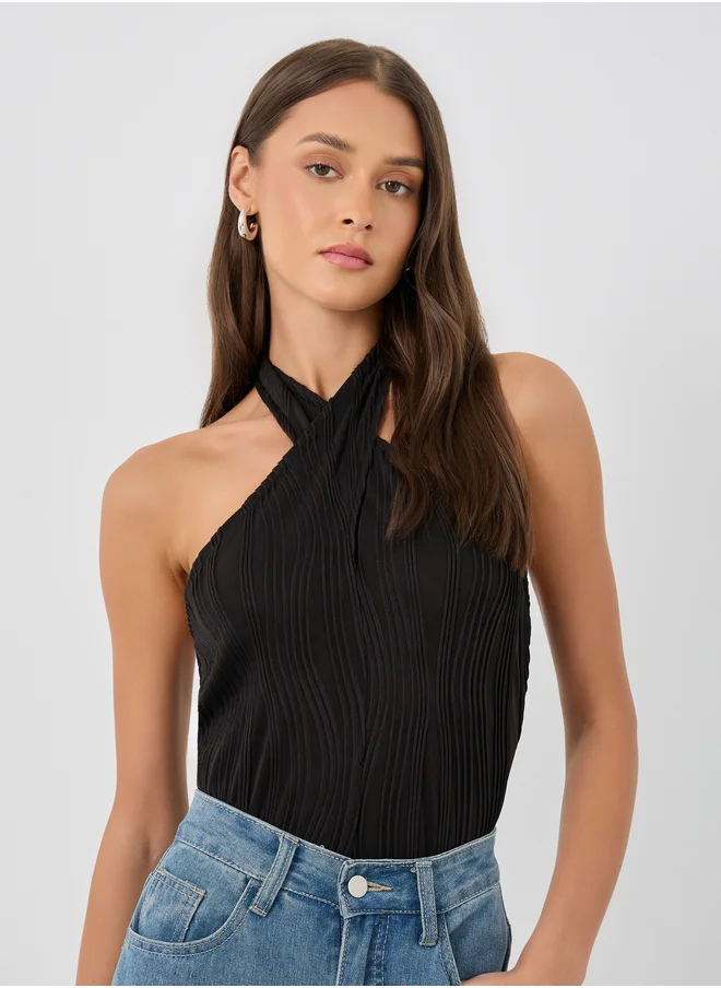 Styli Styli Textured Halter Neck Knit Top