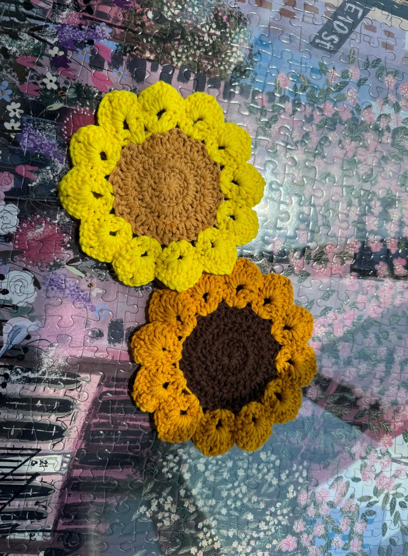 Hand-Woven Coasters Sunflower Coasters Kitchen Insulated Coasters Tabletop Accessory Set of 2 Tabletop Decorations Heat Resistant 2 Colors  - Image 3