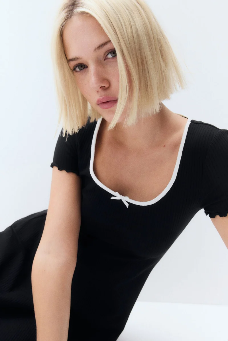 H&M Overlock-detail flared-skirt dress