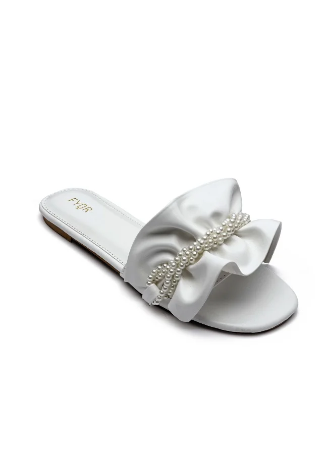 فايور صندل سلايد مزين باللؤلؤ ومطوي