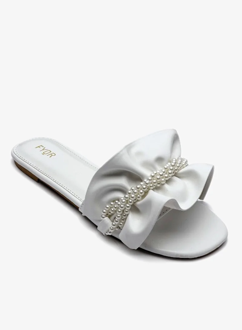 فايور صندل سلايد مزين باللؤلؤ ومطوي