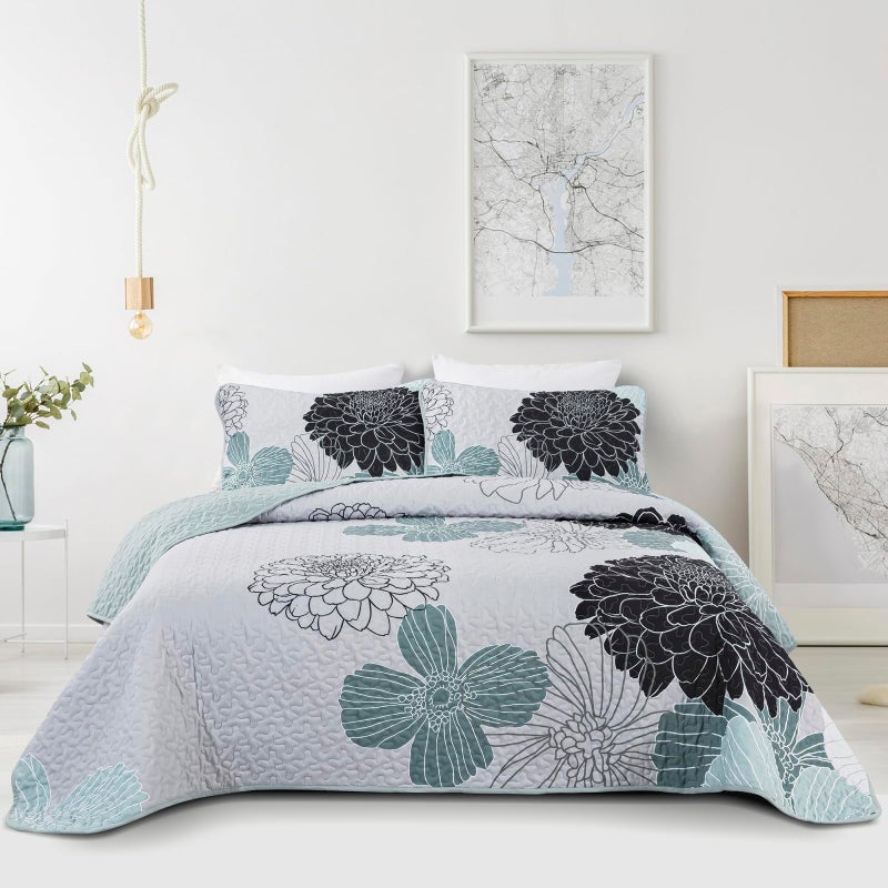 Anibedding طقم لحاف أنيبيدينج مكون من 3 قطع بنقشة زهور، مقاس كينج - طقم غطاء سرير أنيق قابل للعكس باللون الأزرق الرمادي مع 2 غطاء وسادة، طقم غطاء سرير مبطن بنقشة زهور ناعمة وخفيفة الوزن (104 بوصة × 90 بوصة، أزرق ترابي) - Image 1