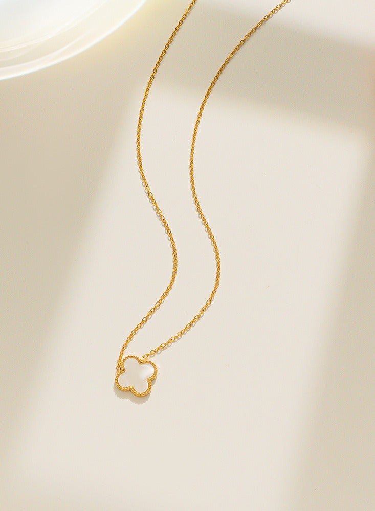 Kenzs Van Cleef & Arpels Magic Alhambra Clover Necklace