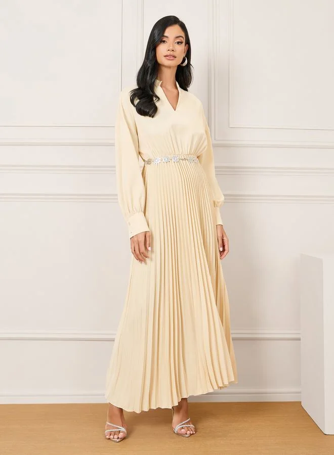 Styli Pleated Notch Neck A-Line Maxi Dress