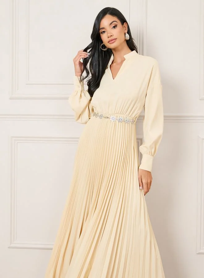 Styli Pleated Notch Neck A-Line Maxi Dress