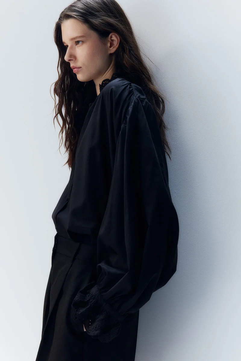 اتش اند ام بلوزة بتفاصيل مطرزة إنجليزية