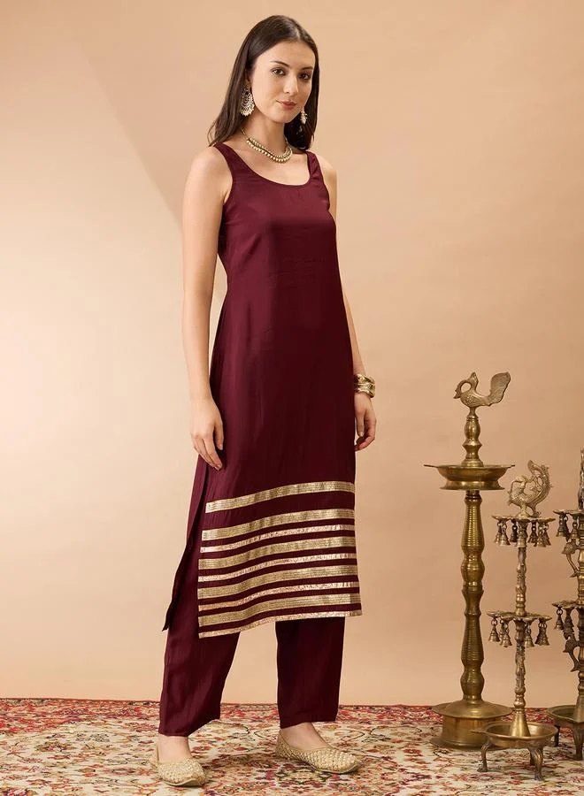 جلو باص طقم كورتا مستقيمة بلا أكمام بحافة دانتيل جوتا مع بنطال