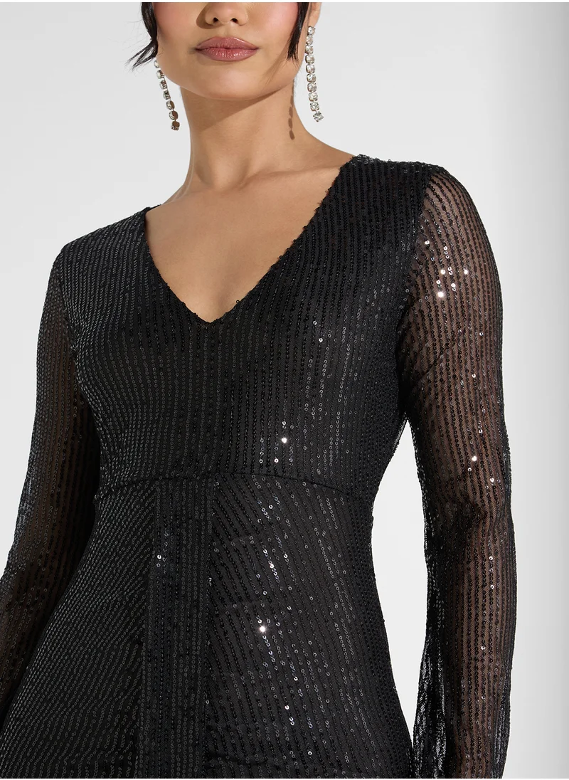 جينجر Plunge Neck Embellished Evening Mini Dress