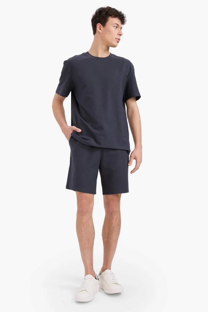 ديفاكتو Regular Fit Crew Neck Heavy Fabric T-Shirt