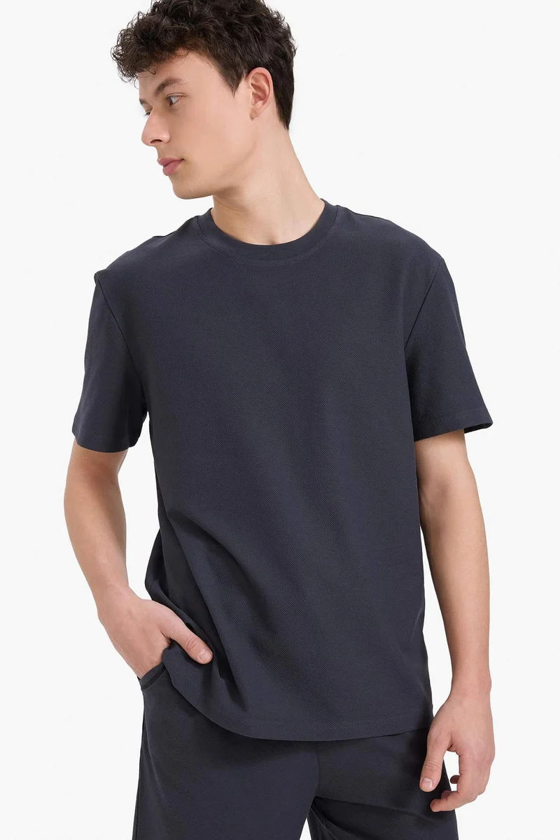 ديفاكتو Regular Fit Crew Neck Heavy Fabric T-Shirt