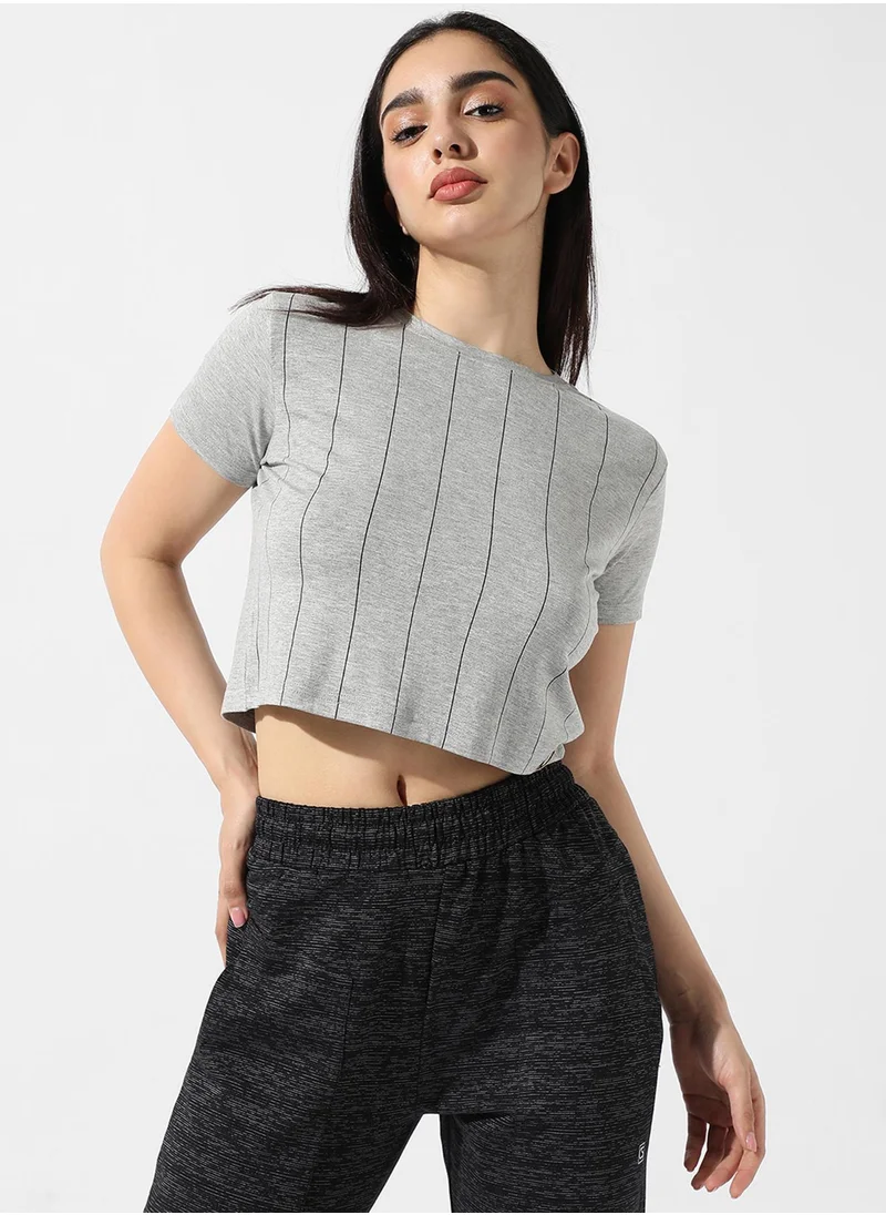 كامبوس سوترا Campus Sutra Women's Grey Printed Regular Fit Top For Casual Wear | Short Sleeve | Crewneck | Top Crafted With Regular Sleeve, Comfort Fit & High-Performance For Everyday Wear